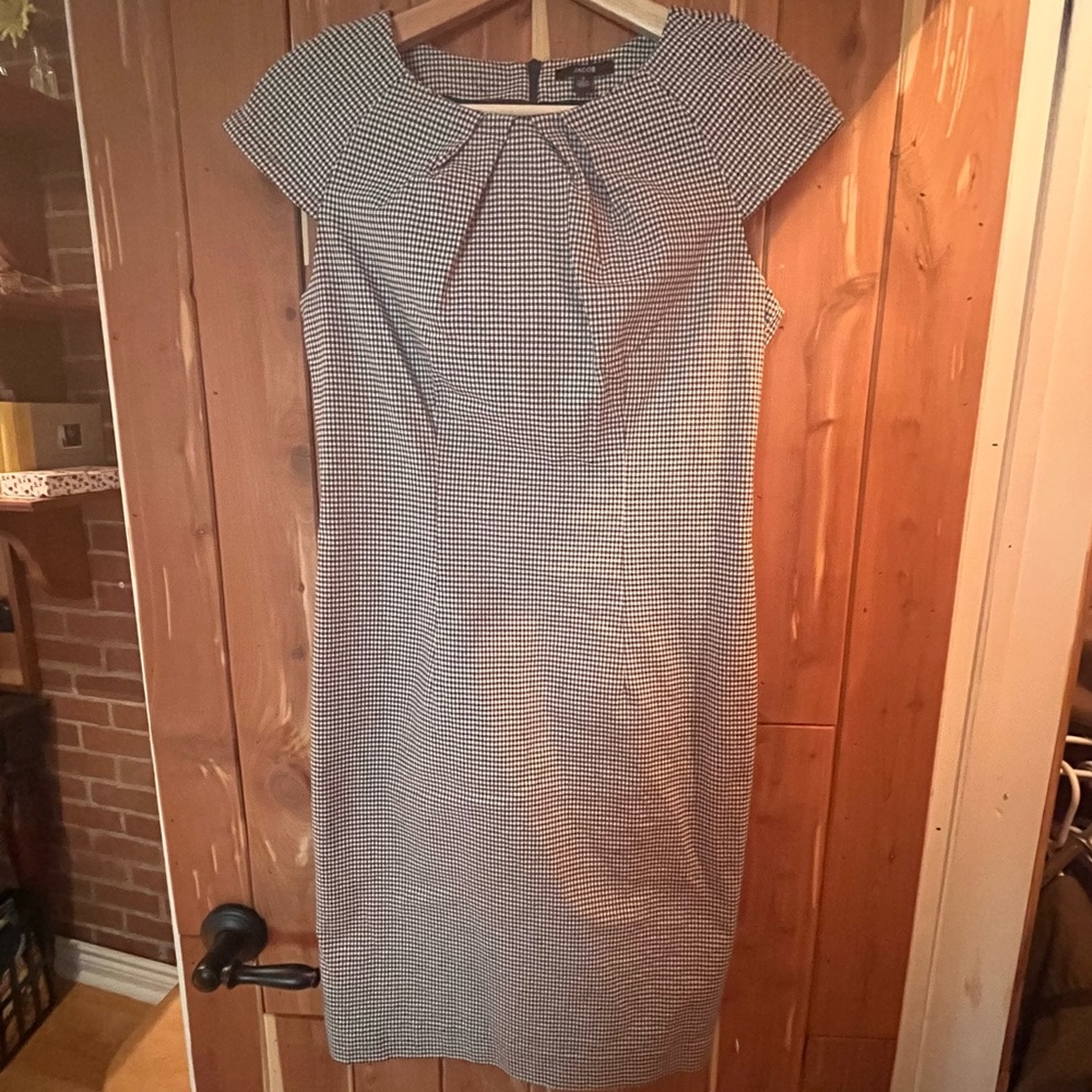 Houndstooth dress. Jacob, size 2. Fits all your curves perfectly. Like new!